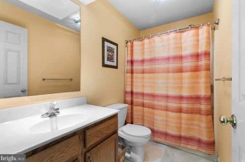 104 Cliff Ave, Lancaster PA  17602-4700 exterior