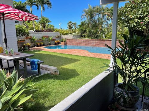 39 Makaweli St, Honolulu HI  96825-2148 exterior