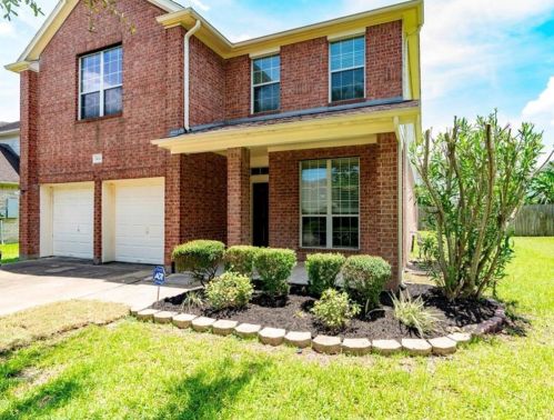9016 Sundown Dr, Pearland, TX 77584-3179