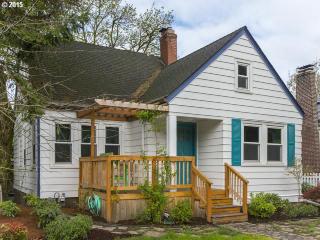 405 32 St, Portland OR  97202-3429 exterior