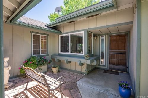 286 Shoshone Dr, Lake Nacimiento, CA 93446-2971
