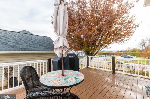 228 Lord Fairfax St, Charles Town WV  25414-2607 exterior