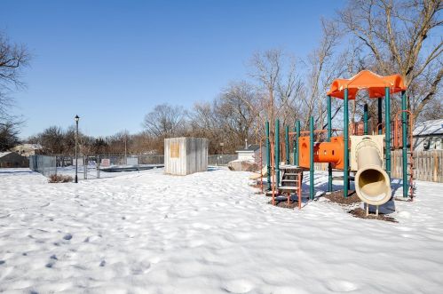 1522 Aspen Dr, Saint Paul MN  55122-1305 exterior