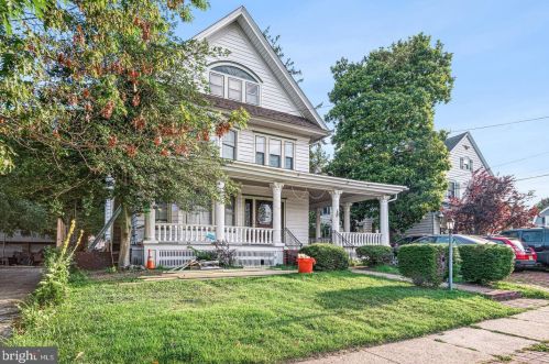 208 Holly Ave, Pitman, NJ 08071-1334