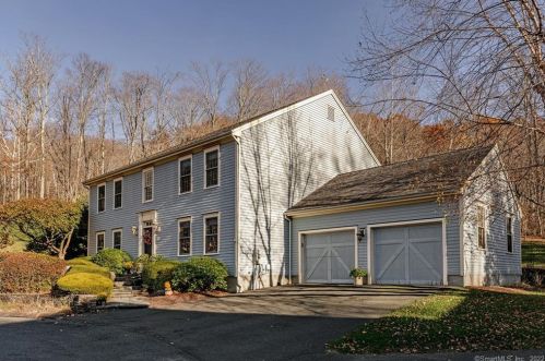 17 Hillview Ln, Woodbury, CT 06798-3928