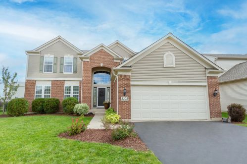 3102 Drury Ln, Carpentersville, IL 60110-3458