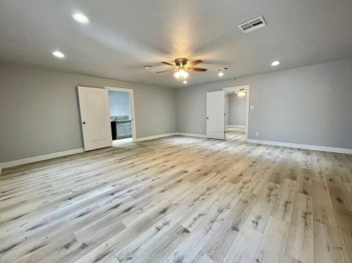 204 Farrer St, Angleton TX  77515-5022 exterior