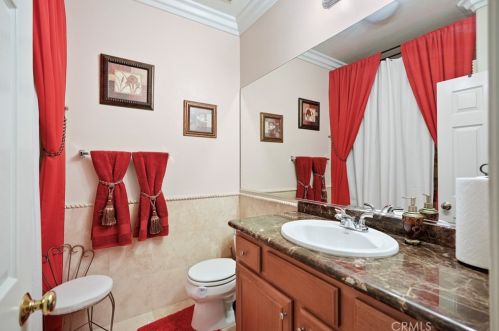 11364 Pondhurst Way, Riverside CA  92505-3471 exterior