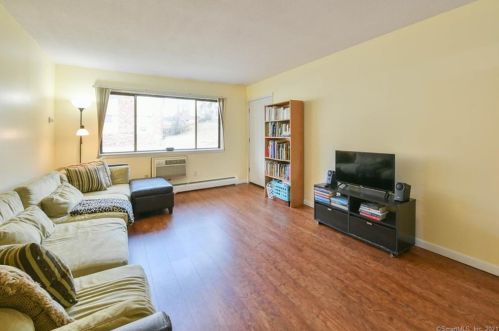 10 Kay Ln, Waterbury, CT 06708-1342