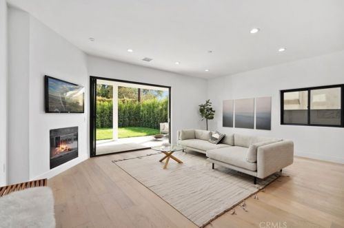 4614 Tobias Ave, Van Nuys CA  91403-2823 exterior