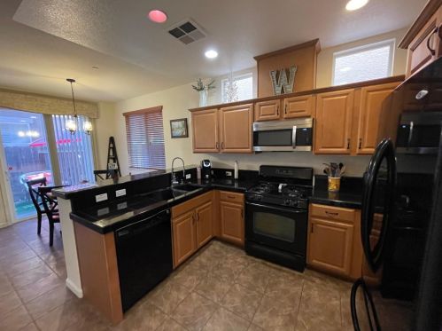 4908 Ocean Ln, Elk Grove, CA 95757-2544