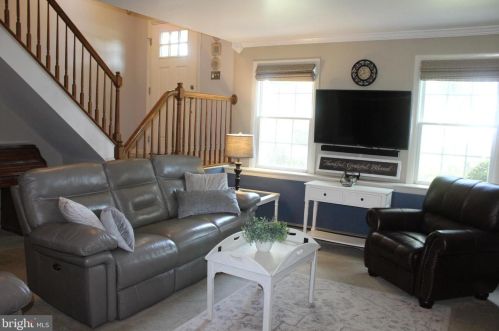 2482 Creek View Dr, Lancaster PA  17602-1451 exterior