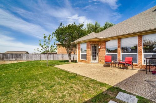 2300 Manchester Ct, Carrollton TX exterior