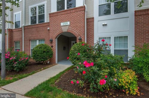 1519 Point Dr, Herndon, VA 20194-2108