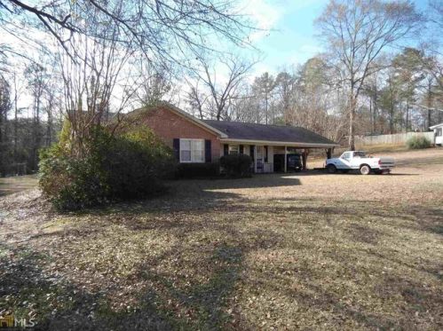 106 Westlake Dr, Lagrange, GA 30240-9518