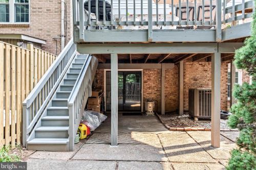 9620 Hillock Ct, Springfield VA  22015-3115 exterior