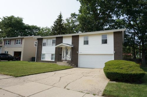 2008 Arthur Dr, Waukegan, IL 60087-1449