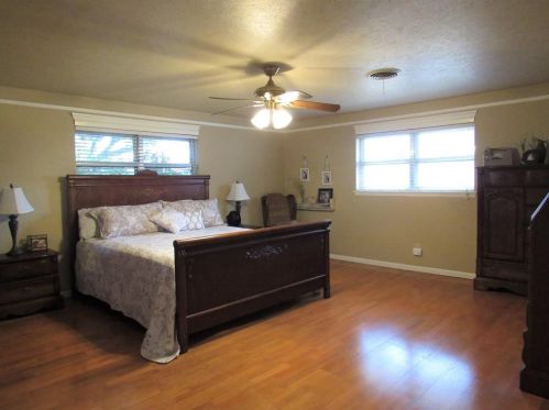 716 Candlewood Rd, Fort Worth TX  76103-1114 exterior