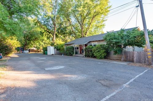324 12th Ave, Chico, CA 95926-2299