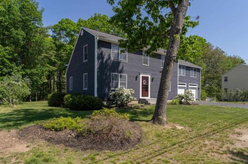 27 Pinewood Dr, Somersworth, NH 03878-1507