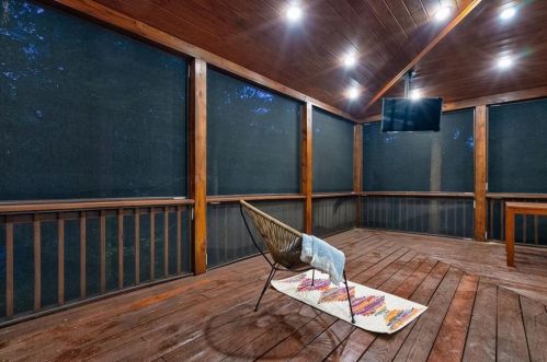 620 Colebrook Ct, Atlanta GA  30327-4710 exterior