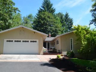 10675 Eastmont Dr, Happy Valley, OR 97089-6305