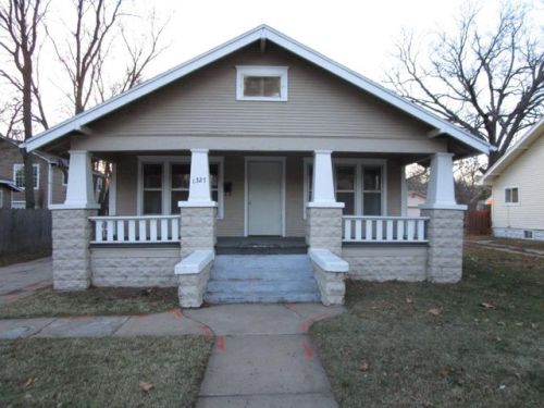 1327 Hydraulic St, Wichita, KS 67211-3614