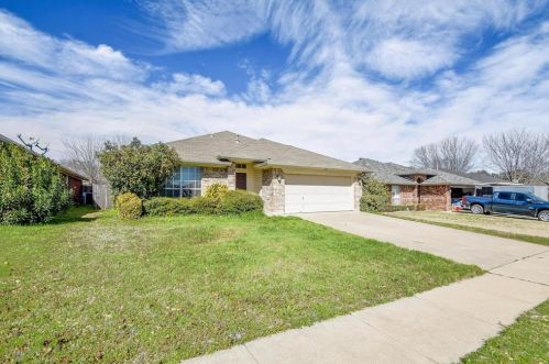 1066 Roundrock Dr, Fort Worth, TX 76179-3445