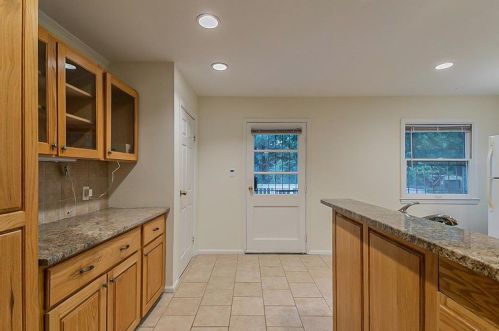 2870 Handy Dr, Atlanta GA  30318-7237 exterior