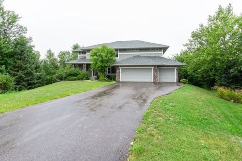 10520 Hawthorn Trl, Saint Paul, MN 55129-8769