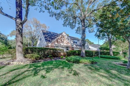 4303 Willow Hill Dr, Taylor Lake Village, TX 77586-4312