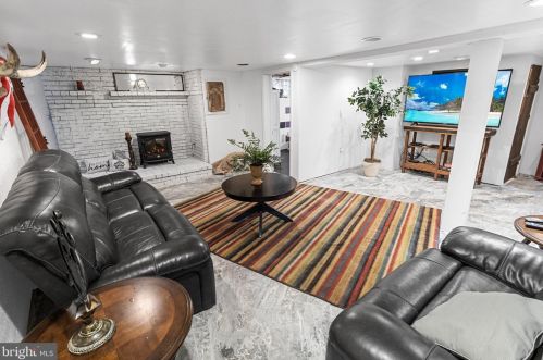 48 Calvin Unger Ln, Berkeley Springs WV 25411-5181 exterior