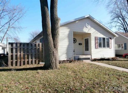 1402 10th St, Pekin IL  61554-2111 exterior