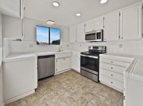 2837 Penny Ln, Modesto, CA 95354-2031