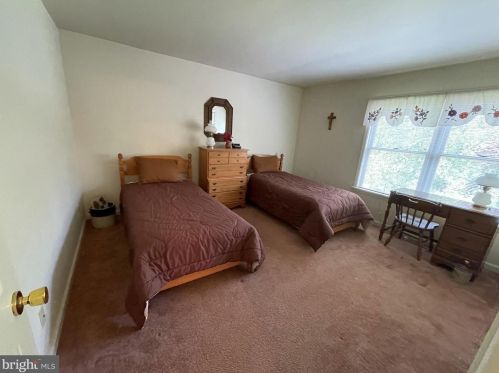 112 Bentley Ln, Lancaster PA  17603-6223 exterior