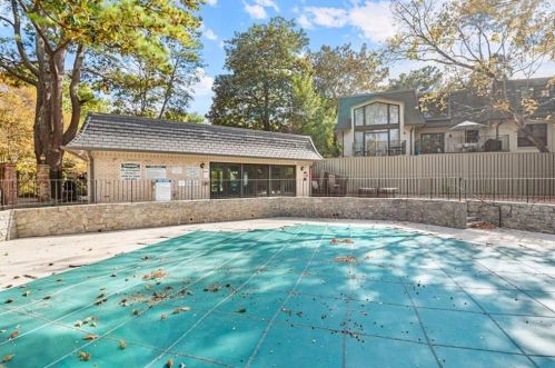 27 Cantey Pl, Atlanta GA  30327-4018 exterior