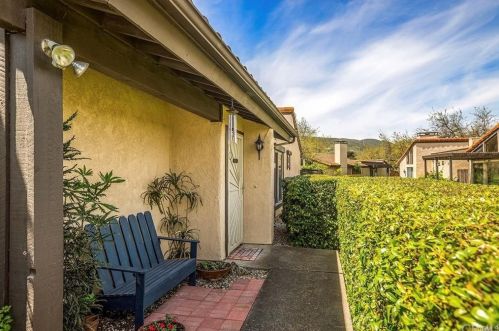 67 Linda Ln, San Luis Obispo, CA 93401-7711