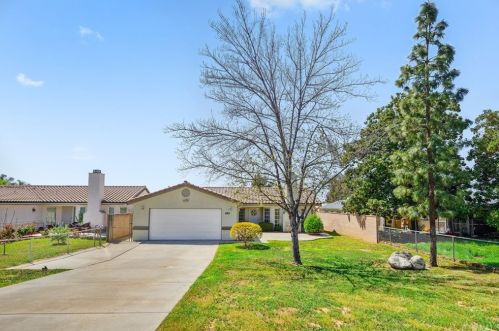 1063 Elm Ave, Beaumont, CA 92223-1635