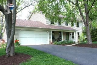 5390 Driftwood Ct, Lisle, IL 60532-2049