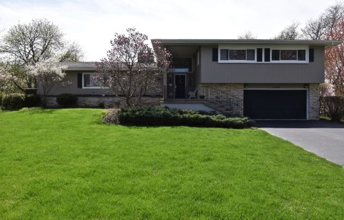 2040 Suffork Rd, Northfield, IL 60093-1132