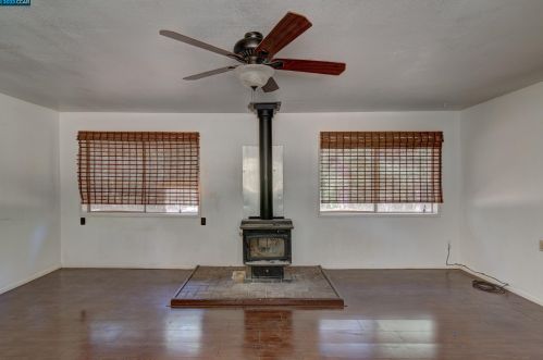 9130 Balderston Rd, Virner, CA 95634-9718