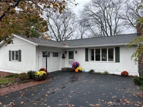 7 Shore Ter, Sparta, NJ 07871-1605