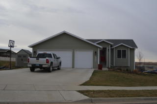 2997 12th Ave, Dickinson, ND 58601-3378