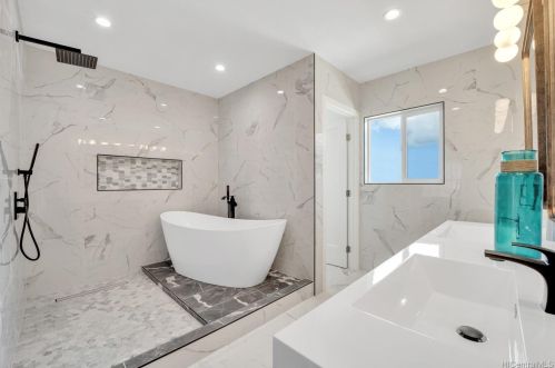 669 22nd Ave, Honolulu HI  96816-7012 exterior