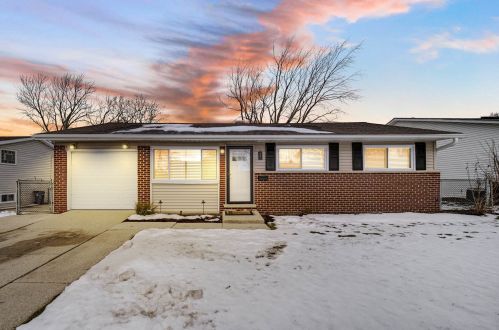 108 Montana Ave, Glendale Heights, IL 60139-2693
