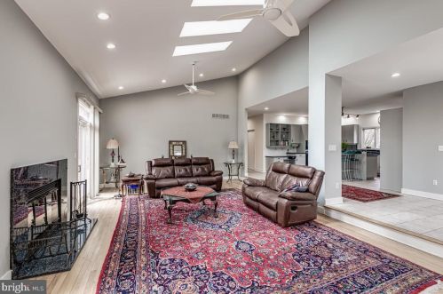 8 Tomlyn Dr, Princeton NJ  08540-4316 exterior