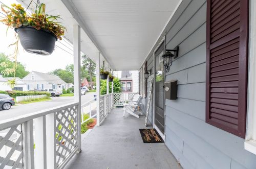 29 Balcom St, Nashua, NH 03060-3764
