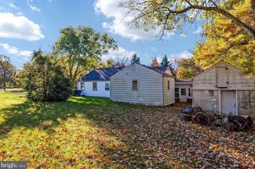 15800 Thompson Rd, Silver Spring MD 20905-3957 exterior