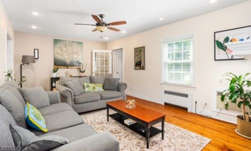 7 Woods End Rd, Town Center, NJ 07052-1221