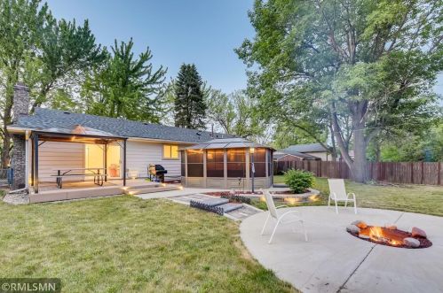 248 150th St, Saint Paul MN  55124-6718 exterior